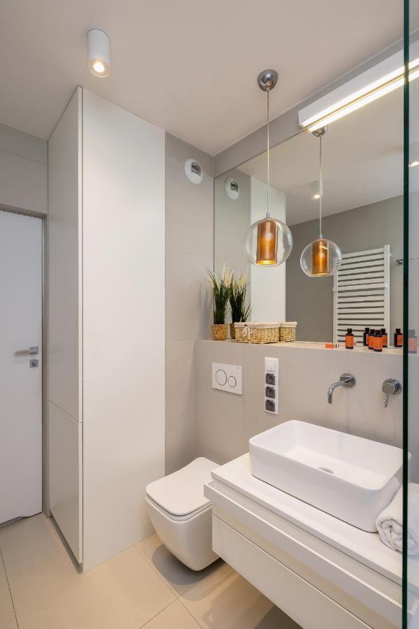 Vetulaniego Apartment With Air Conditioning & Parking By Renters Prestige Kraków Exteriör bild
